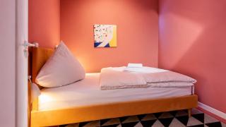 Memphis Design Loft Duplex -40sqm- near Antonplatz - 6