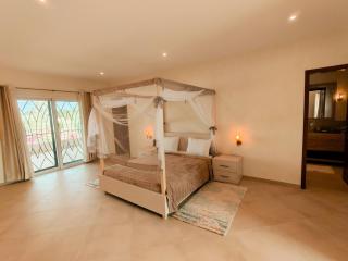 Spacious 4 bedroom Villa in Ngaparou - 6