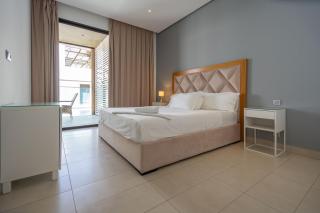 Luxury Living - Pool and Near Beach - 8