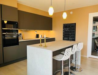 Bright & Modern Apartment with Balcony & Parking - 2