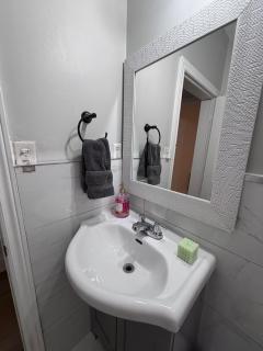 Cozy Room Near Lake Ontario with Fast WiFi - 8