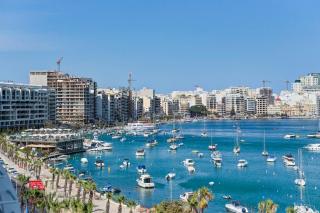 Modern Seafront Apartment Overlooking Valletta - 9