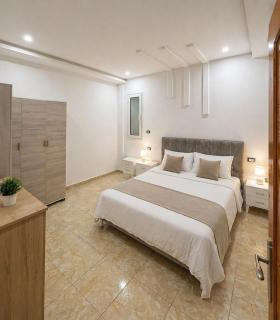 New 2 bedrooms apartment with very sunny private patio - 2