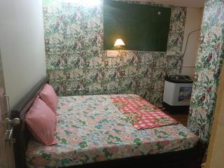 6 guests-2BHK AC-Hitec City-Comfortable Affordable - 0