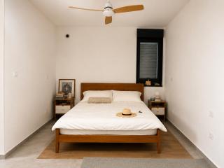 Spacious Jaffa Apartment - 4