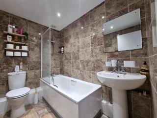 Bright Modern One-Bedroom Apartment West Croydon - 1