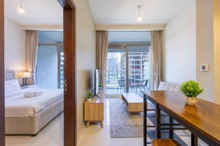 Vacationer Holiday Homes I Cosy 1 Bedroom l Private Balcony with City Views l Business Bay - 8