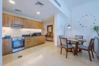Vacationer Holiday Homes I Premium 1 Bedroom I Canal View I Business Bay I Free Gym, Pool, Parking & Wi-Fi - 9