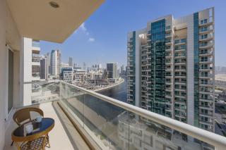 Vacationer Holiday Homes I Premium 1 Bedroom I Canal View I Business Bay I Free Gym, Pool, Parking & Wi-Fi - 6