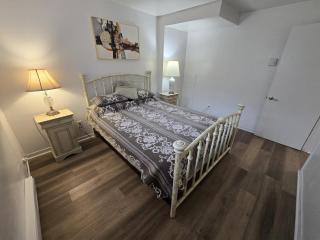 Fully Furnished 1-Bedroom Apartment in Laval - 9