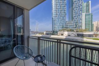 Vacationer Holiday Homes I Elegant 1 Bed I Canal Views I Close to Ain Dubai - 5