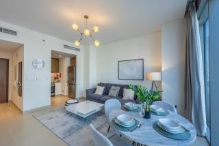 Vacationer Holiday Homes I Elegant 1 Bed I Canal Views I Close to Ain Dubai - 1