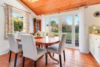 Spacious family retreat - walk to Addenbrookes - 8