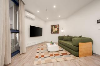 LaneStay - 2BR in Southbank w Large Living and Gym - 0