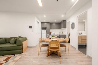 LaneStay - 2BR in Southbank w Large Living and Gym - 1