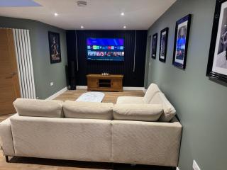 Stylish New Build 3-Bed House near Science Park - 1