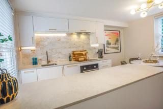 Great location! - Luxury Chic Flat by River - 5