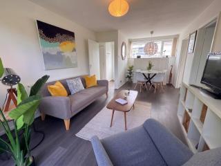 Quiet 2 bed Hideaway - Walk to River and Centre - 9