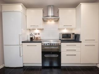 Quiet 2 bed Hideaway - Walk to River and Centre - 2