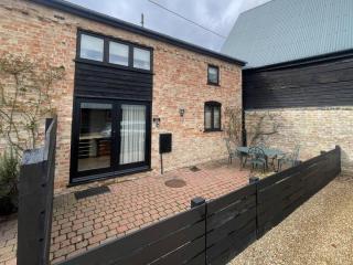 Cute Farm Cottage in quaint, peaceful village - 7