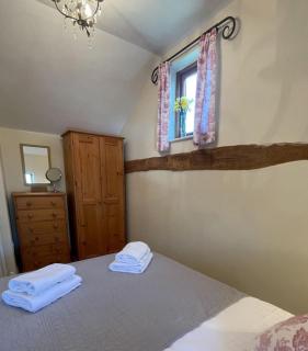 Cute Farm Cottage in quaint, peaceful village - 2