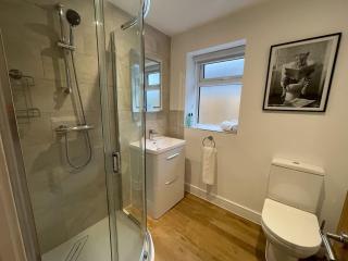 Modern New-Build 1 Bed House Near Science Parks - 4