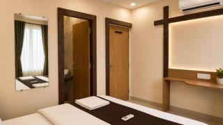 Hari Niwaas Guest House By VM Stays near Ghat and temple - 1