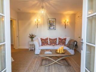 Stylish Boutique 'Duke' Suite In Historic Centre - 2