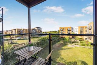 Stylish 2 Bed 2 Bath Apartment with Balcony & Parking - 2