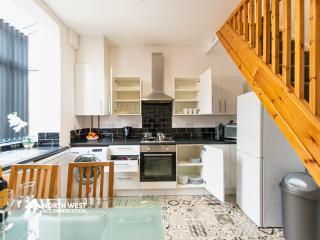 Modern 2-Bedroom Home in Bolton Spacious & Comfortable - 5