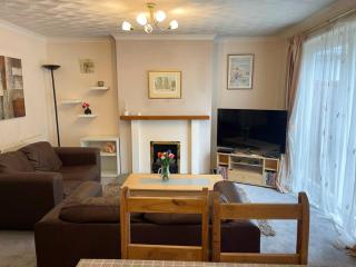 Spacious House nr Cambridge with Parking & Garden - 6