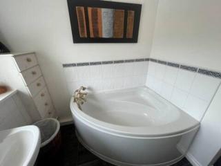 Spacious House nr Cambridge with Parking & Garden - 5
