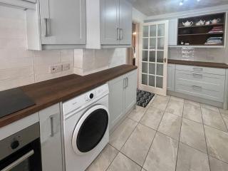 Spacious House nr Cambridge with Parking & Garden - 2