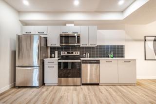 Hotchlair Private Suite with Kitchen, Dining & Cozy Living Area - 1