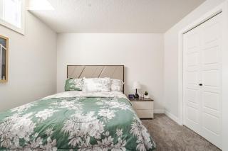Hotchlair Private Suite with Kitchen, Dining & Cozy Living Area - 7