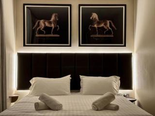 Stunning Designer House -Amazing City Location - 1