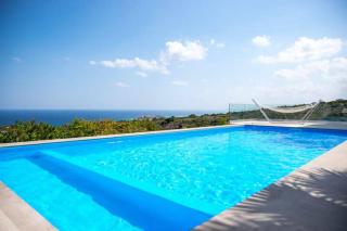 Infinity Villa with Pool, BBQ and Ping-Pong Table, 2km from the beach - 0
