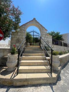 Charming stone house with courtyard - 9