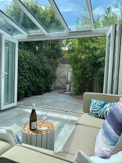 Stunning & Stylish Peaceful House near Station - 4