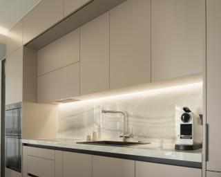Leste Urban Living, a Stylish Suite for 2, centraly located, with private parking! - 5