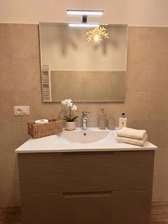 Yes I Know My Room - La Rua - 2