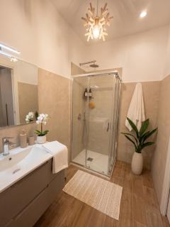 Yes I Know My Room - La Rua - 3