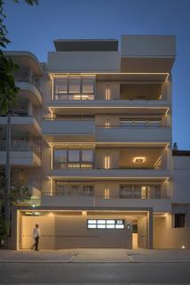 Leste Urban Living, a Stylish Suite for 2, centraly located, with private parking! - 0