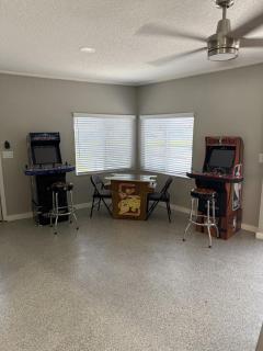 Spacious 4 bedroom with 2 baths with Pool and boat dock - 2