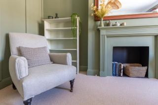 Luxuriously Designed 3 Bedroom Apartment in Clapham - 3