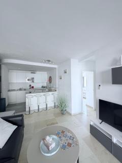 Estepona Port Apartment - Sea Views, Sleeps 6 - 8
