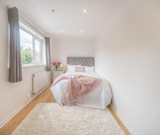 4-Bedroom Home Sleeps 10 Parking Garden - Pass the Keys - 5
