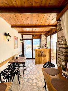 The Golden View Guesthouse - 6