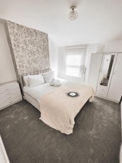 Luxury 2BR Free Breakfast & Snacks Bathtub - 3