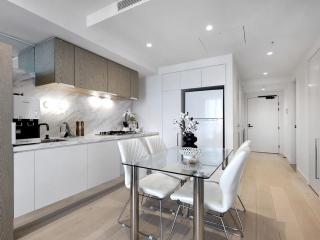 Top CBD Skyline Luxury Apartments 2 Beds or 3 Beds, 2 Baths, Free Parking - 1